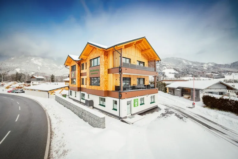 Bürogebäude und Einstellhalle des Maschinenrings Dachstein-Tauern